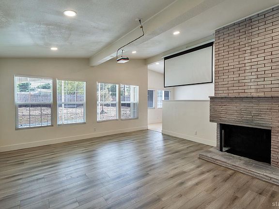 3rd image of 2520 Mission Ave