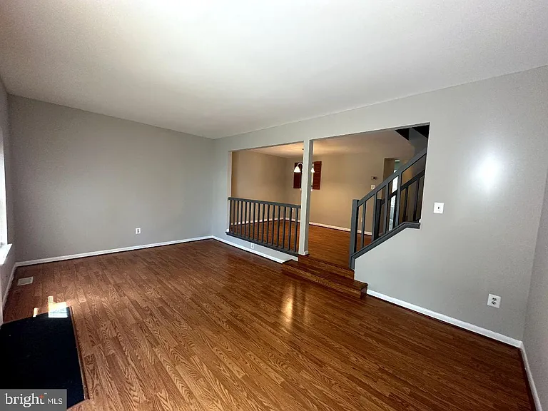 8121 Fenwick Ct — Photo 12