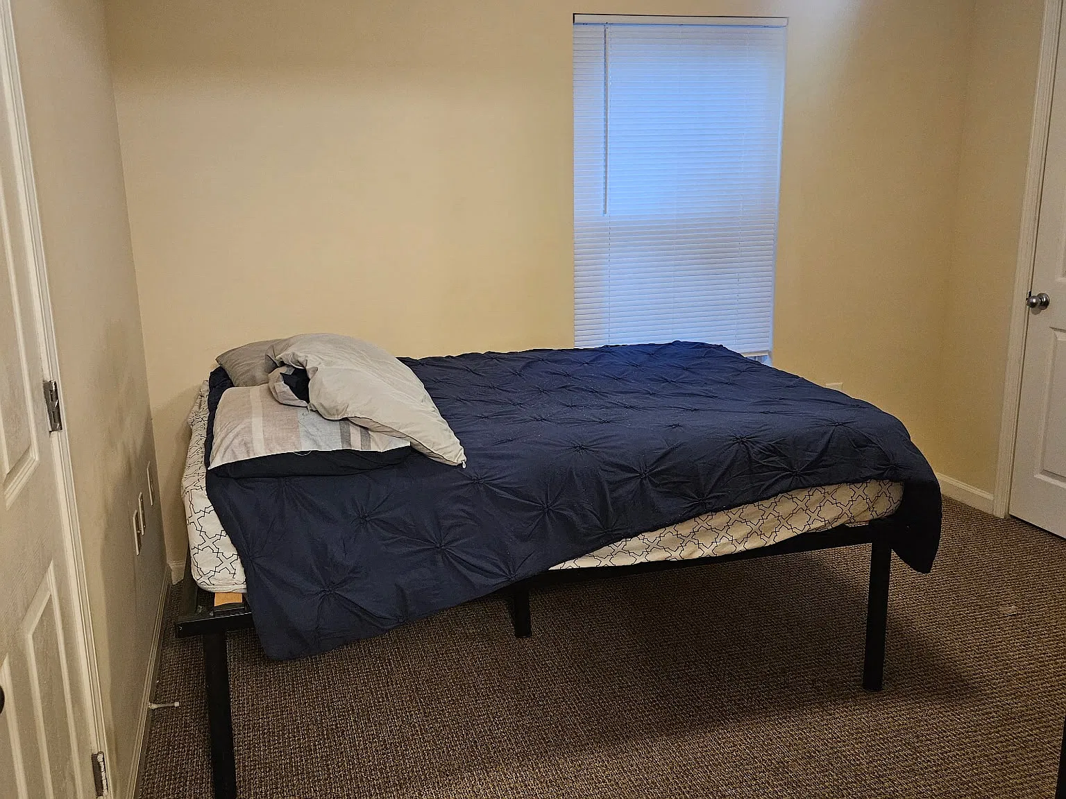 3 bed, $860 — Photo 1