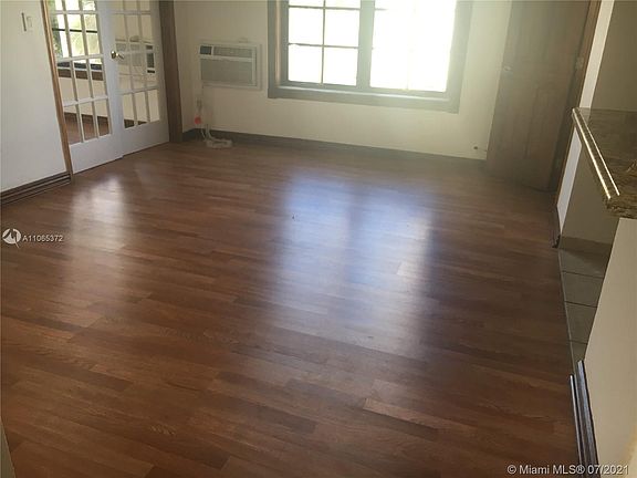 2nd image of 1619 Jefferson Ave APT 10
