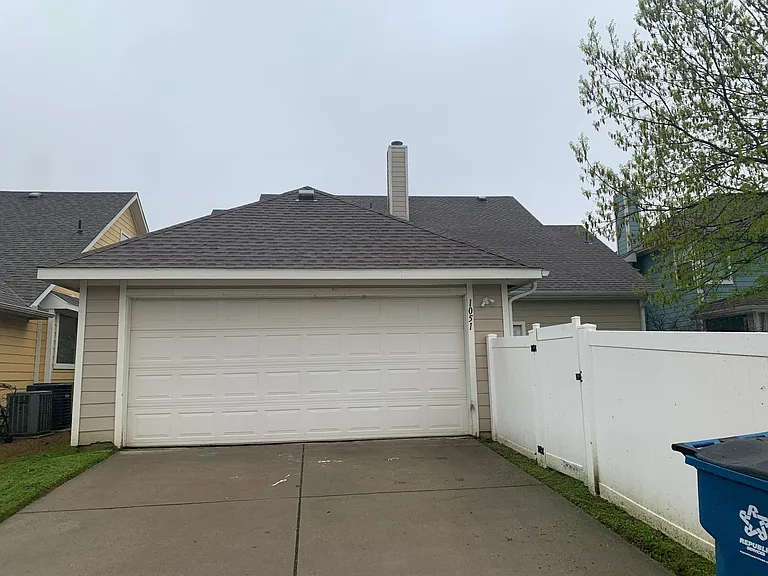 1051 Elm Dr — Photo 29