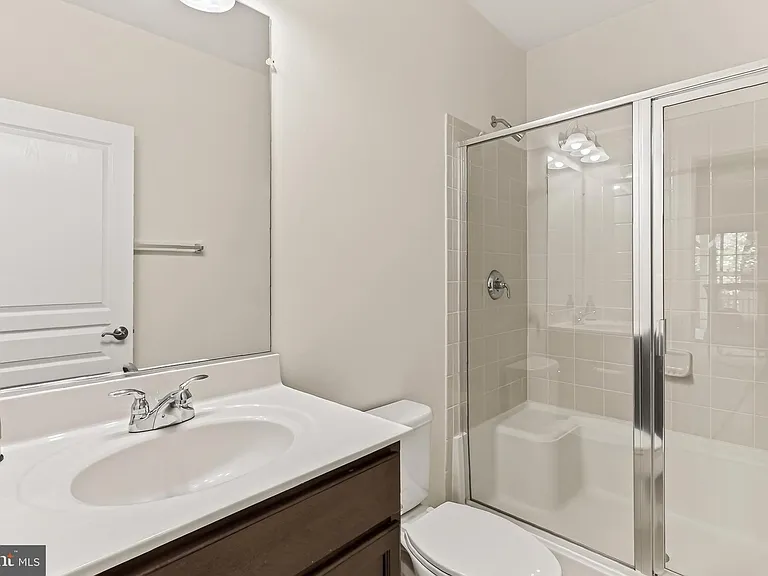 8901 Hargrove Ct — Photo 44