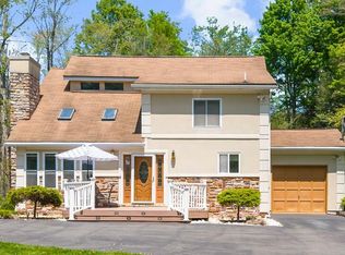 111 Sir Lyonnesse Ct, Pocono Lake, PA 18347