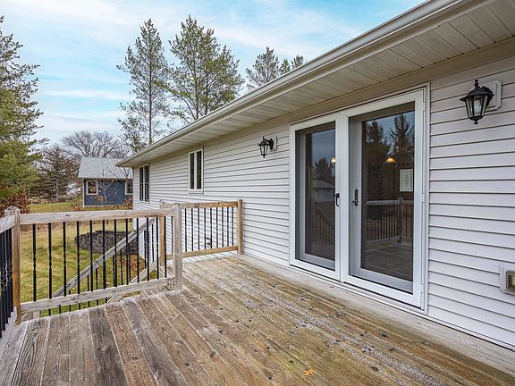 4th image of 1631 Valley Dr
