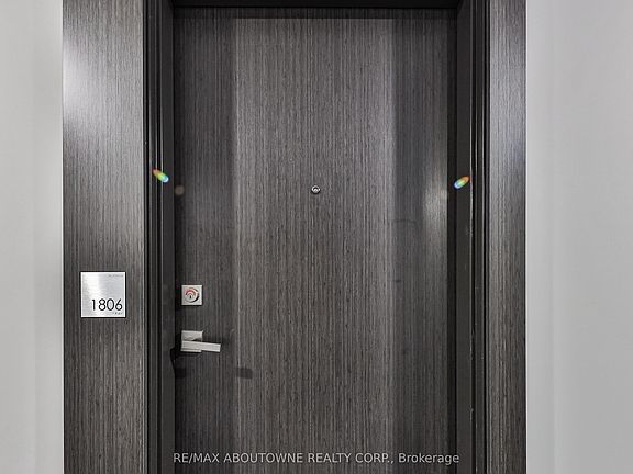 4th image of 15 Queen St S #1806