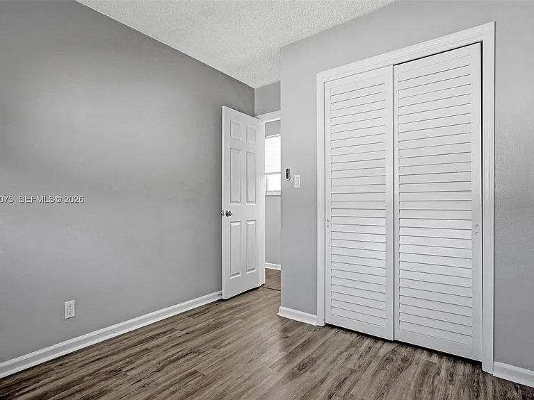 949 SE 10th Ct — Photo 23