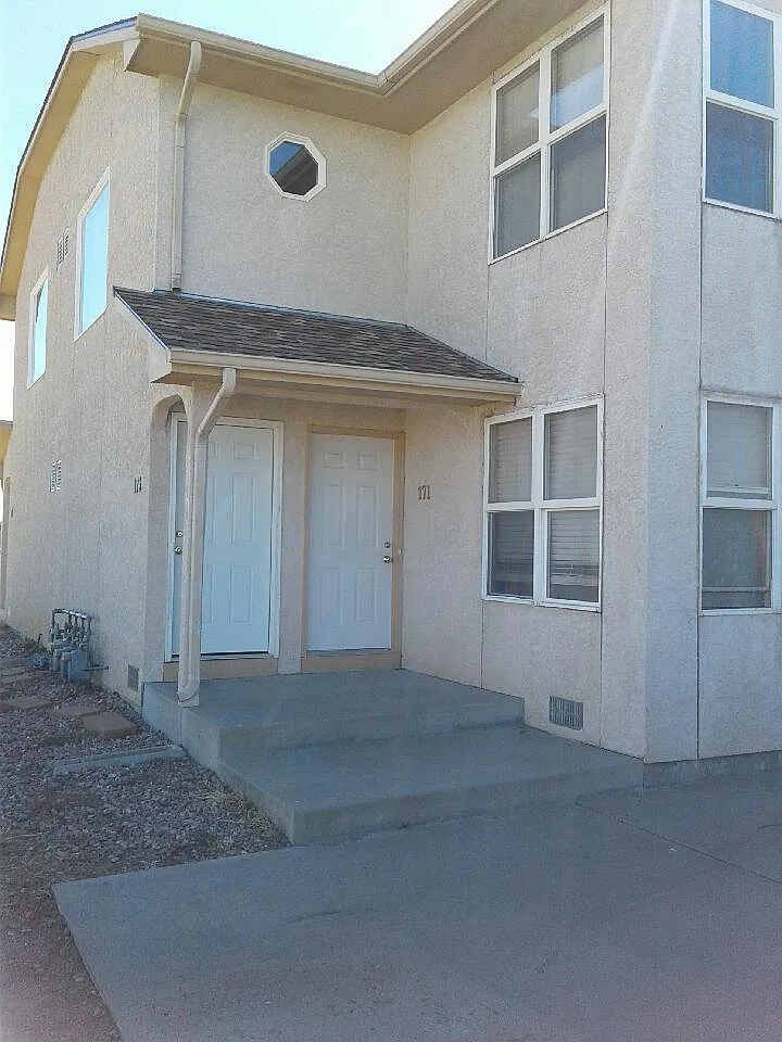 2 bed, 1000 sqft, $1,300 — Photo 1