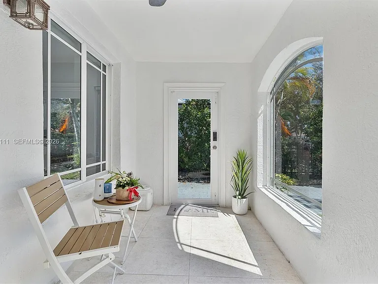 2231 SW 17th St — Photo 3
