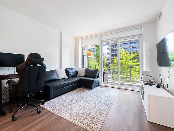 5th image of 3809 Evergreen Pl #202