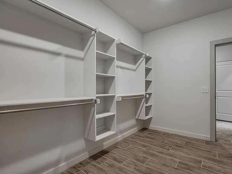 2240 E Thomas Ter — Photo 13