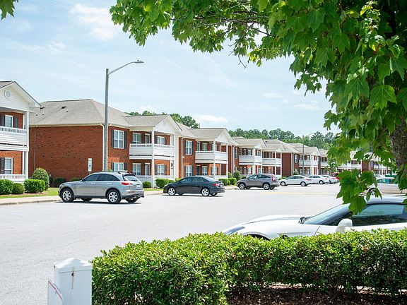 2nd image of 2833 Holly Glen Dr APT B