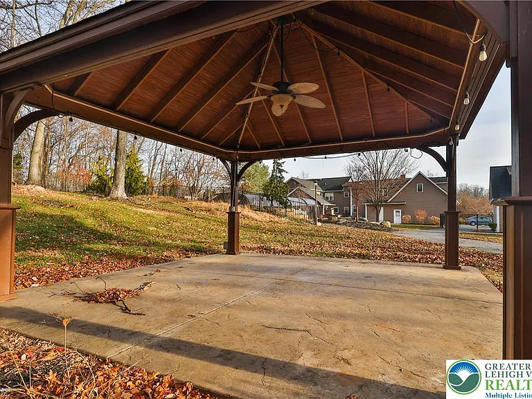 284 Walker Rd — Photo 16
