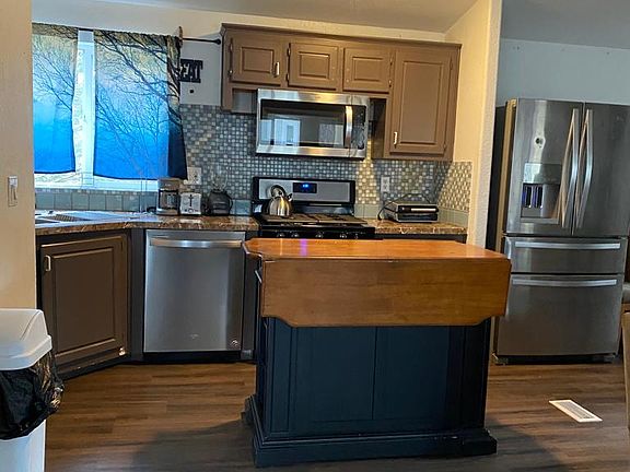 Open Floor Plan Kitchen with Island
