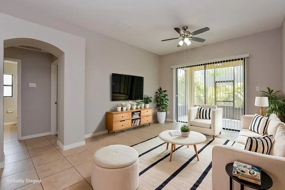 3 bed, 2.0 bath, 2516 sqft, $2,310 — Photo 4