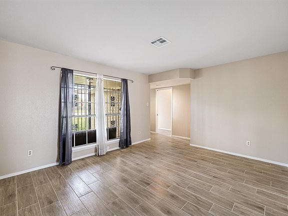 5th image of 70 Annette Ln