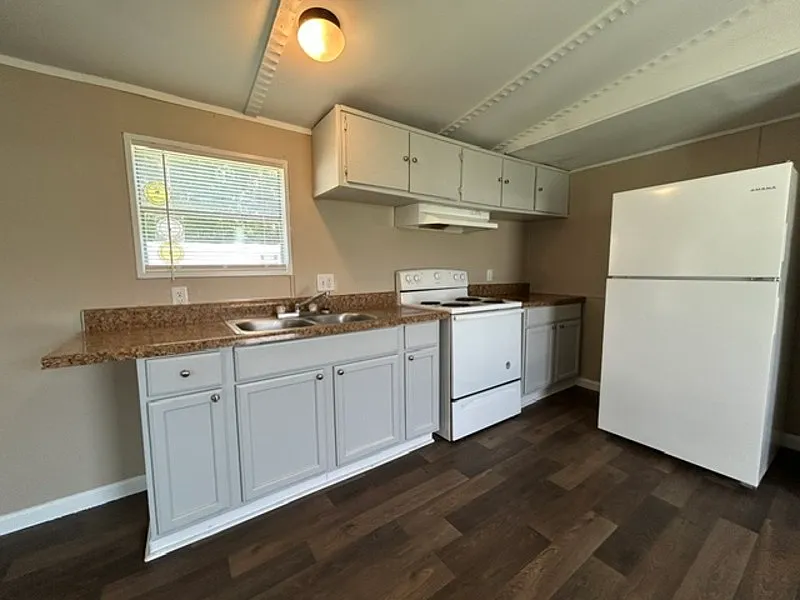 3 bed, 2.0 bath, 924 sqft, $925 — Photo 4