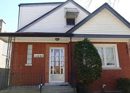 11037 S Avenue D photo 1