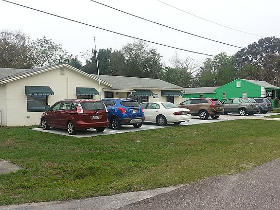 5th image of 4963 N Pine Ave