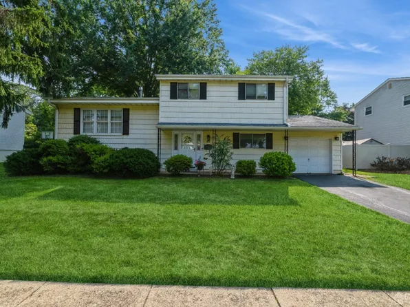 41 Gramercy Rd, Old Bridge, NJ 08857