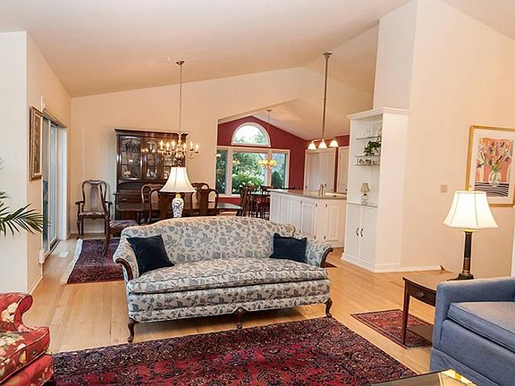 5th image of 209 N Comanche Ln