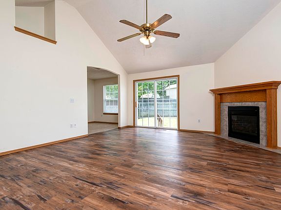 4th image of 504 W Woodbine Road