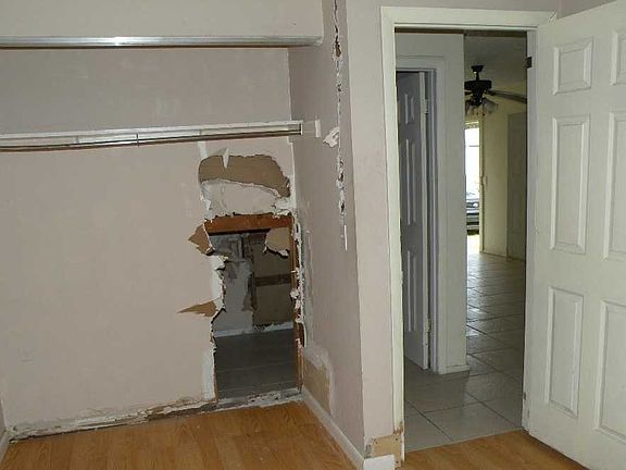 4th image of 1801 W 15th St