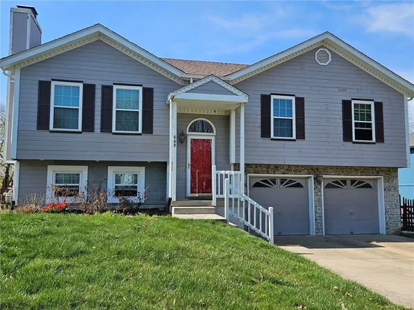 600 SE Ashton Dr, Lees Summit, MO 64063
