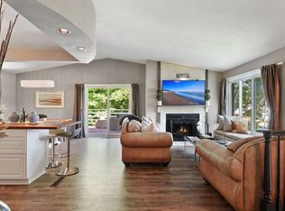 2918 Casco Point Rd, Wayzata, MN 55391