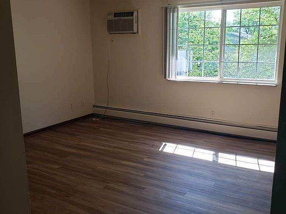 2nd image of 1347 Vineland Ct SE #1347
