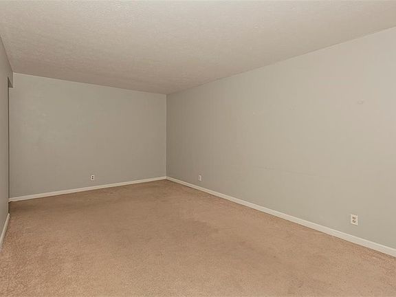 4th image of 132 Drury Ln #132O