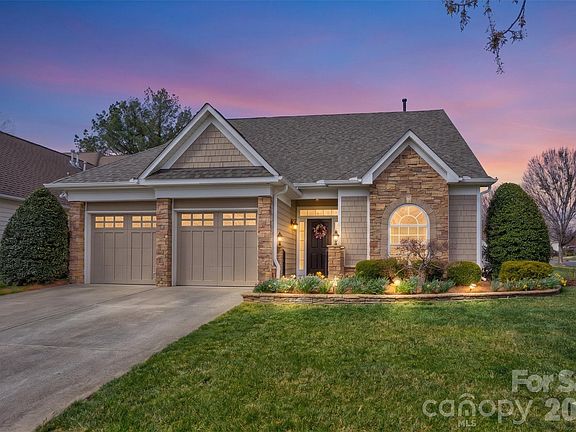 2nd image of 2663 Danbury Cir