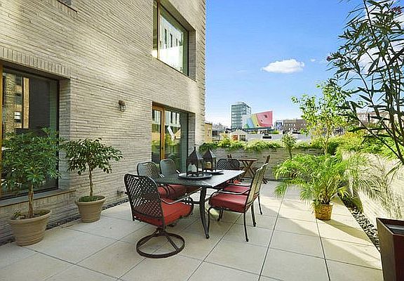 4th image of 345 W 14th St APT 4D