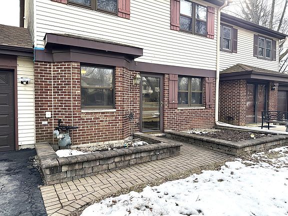 2nd image of 23W447 Greenbriar Dr