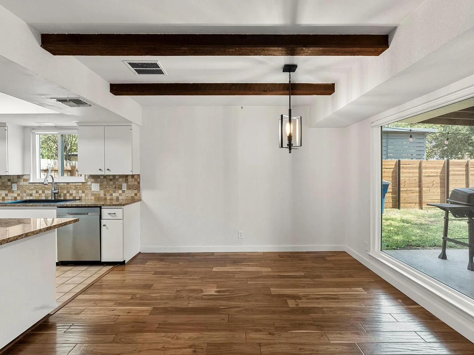 3 bed, 2.0 bath, 2000 sqft, $3,000 — Photo 4