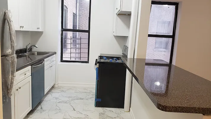 Rented by Max & Associates Realty Corp | media 5