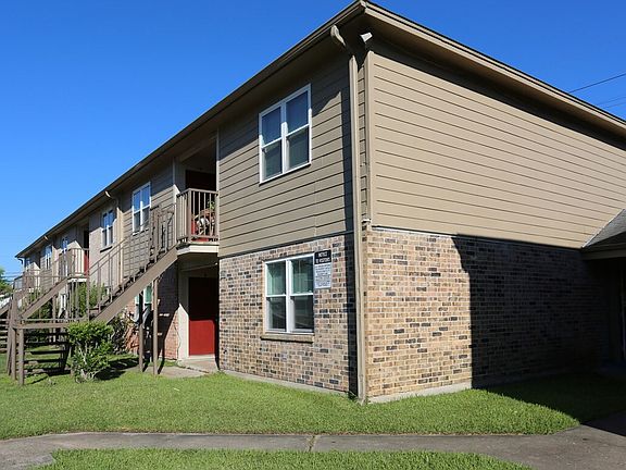 4th image of 3333 Ridgemont Dr APT 402