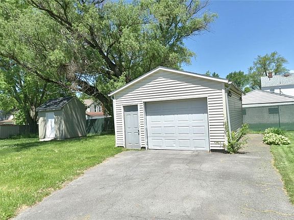 4th image of 86 Erskine Ave