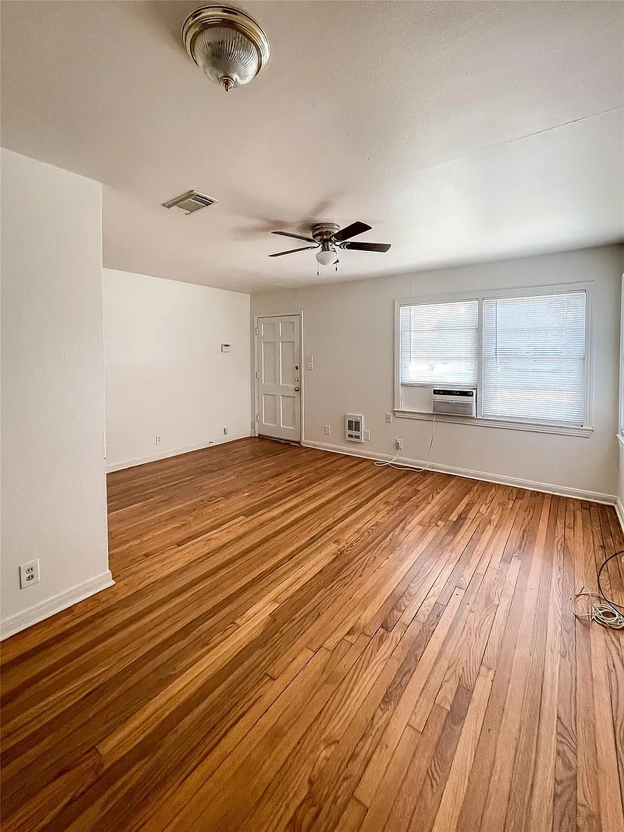 Building Photo - 1241 Chevy Chase Dr