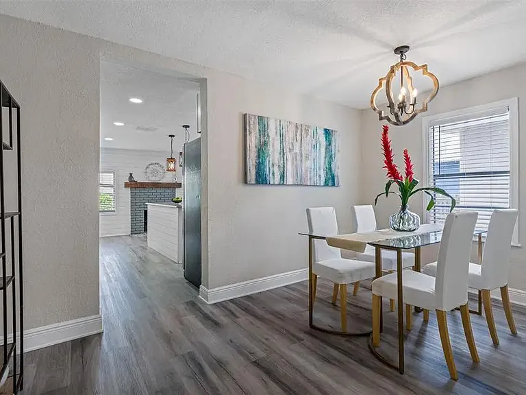 1320 E Giddens Ave — Photo 17