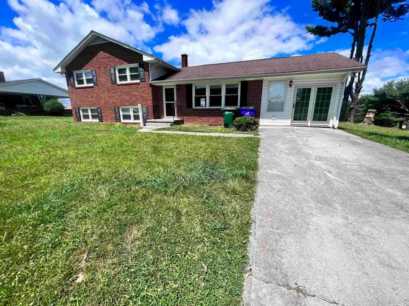 290 Gum Dr, Christiansburg, VA 24073