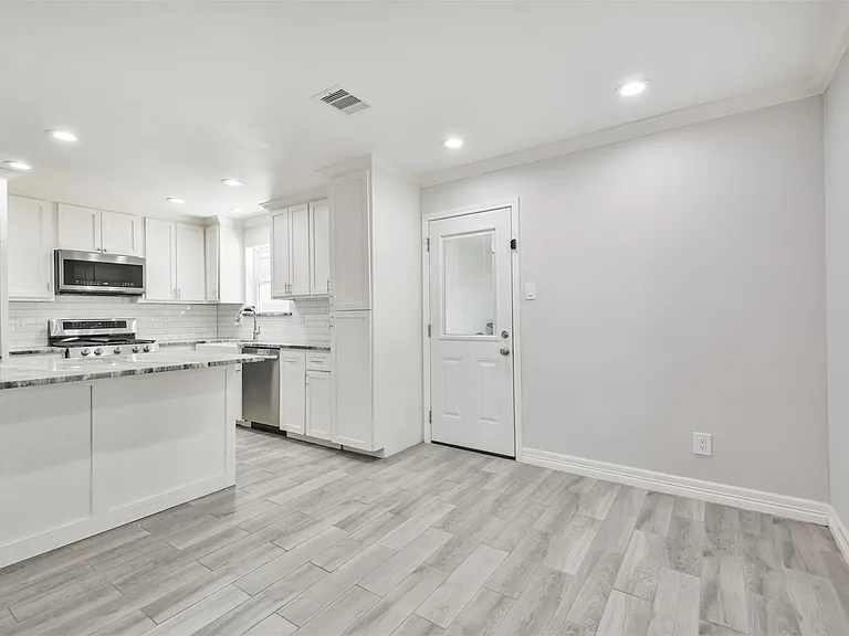 7623 Yellow Pine Dr — Photo 20