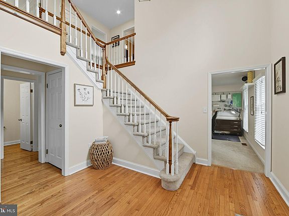 3rd image of 632 N Speakman Ln