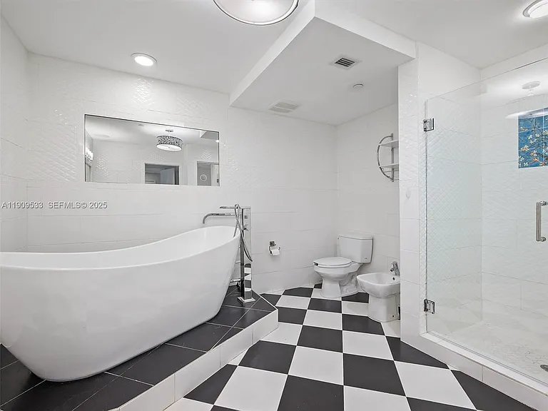 19116 Fisher Island Dr #19116 — Photo 15