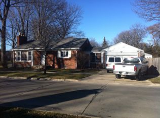 2254 Stanhope St, Grosse Pointe Woods, MI