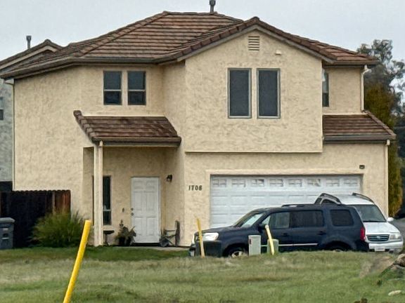 3rd image of 1708 Bluffs Dr