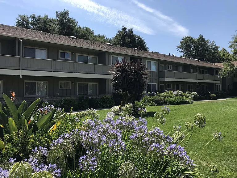 California Oaks Apartments — Photo 14