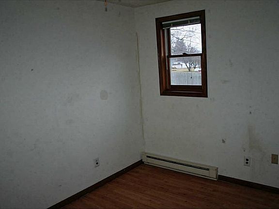 5th image of 305 E Washington St