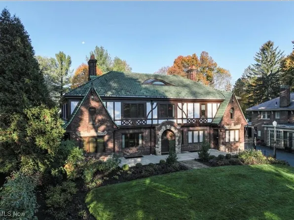 1200 Sunset View Dr, Akron, OH 44313