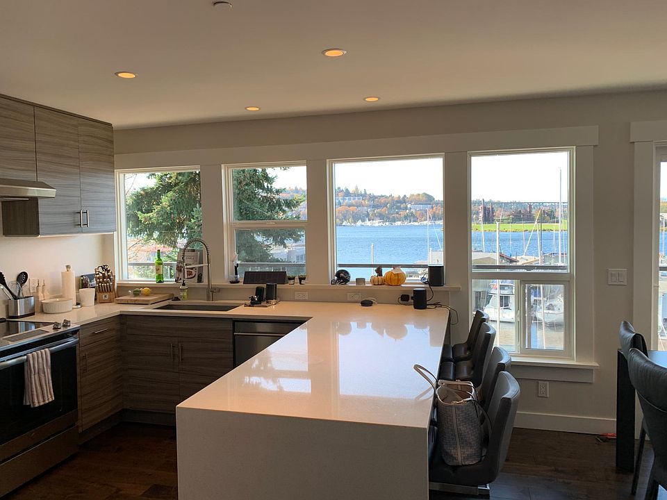 Gourmet kitchen with endless light