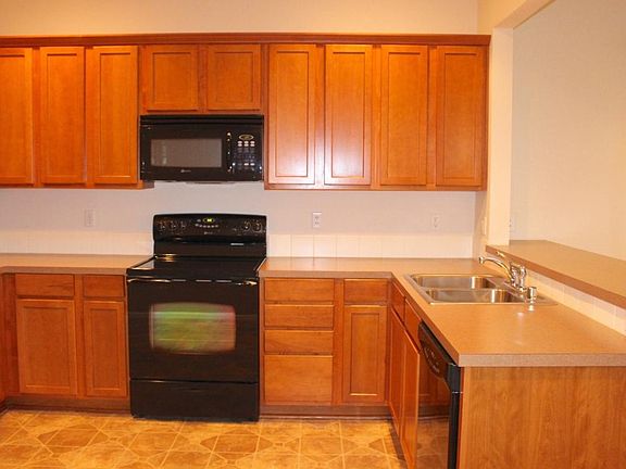 Great Kitchen with all appliances